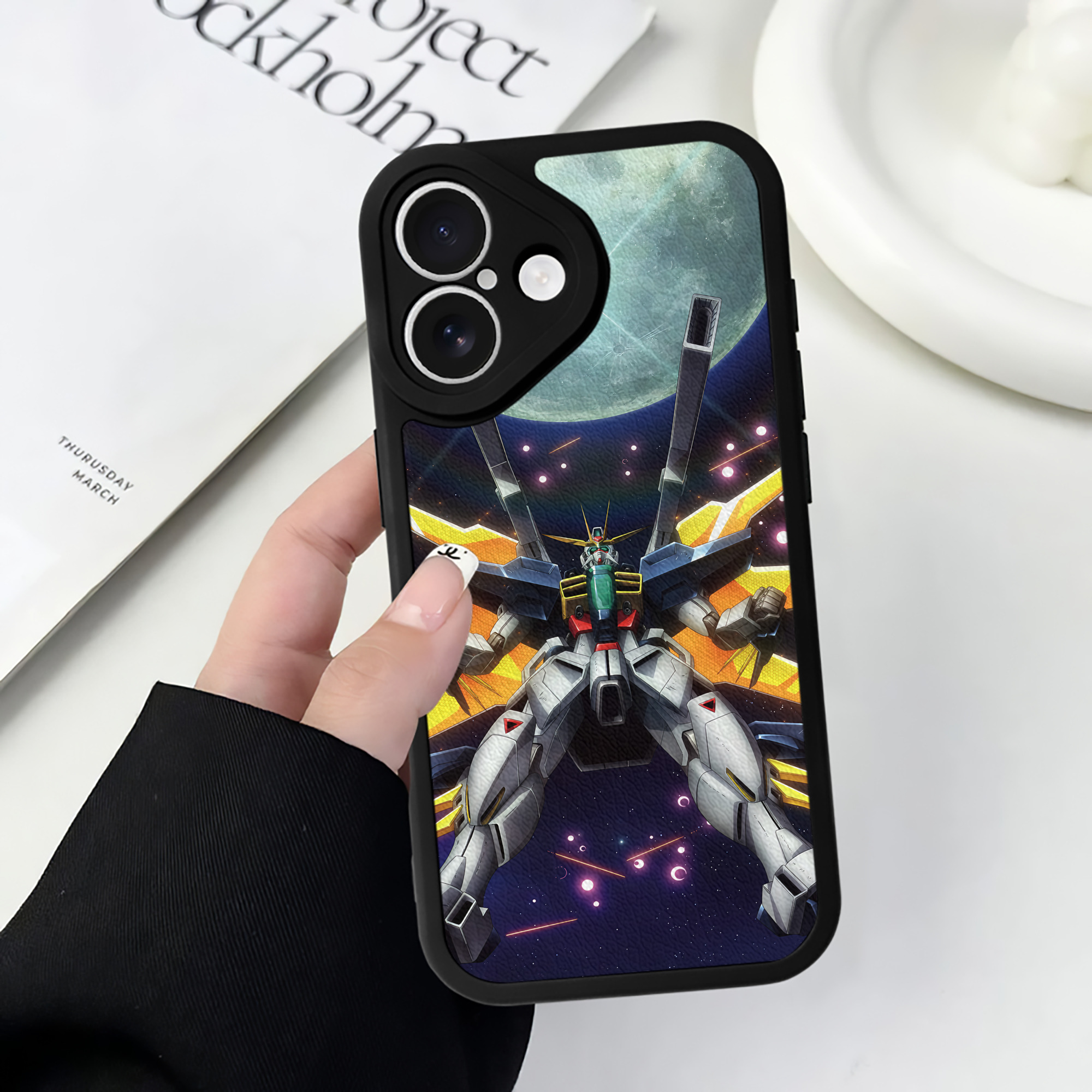 （画像用） 機動戦士ガンダム Mobile Suit Gundam 【iPhone 16シリーズ対応】シリコンスマホケース（レザー調） 材質：シリコン